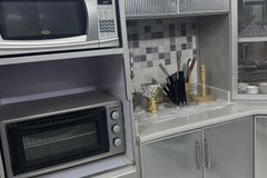 دولاب مطبخ المنيوم نظيف استخدام سنتين فقط