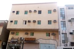 للبيع عمارة نص ارض في الخبر حي الثقبة