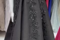 فستان اسود طويل