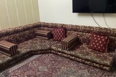 فرش ارضي مع ستاره زوليه اثنين مع تكايات مع مخداتها